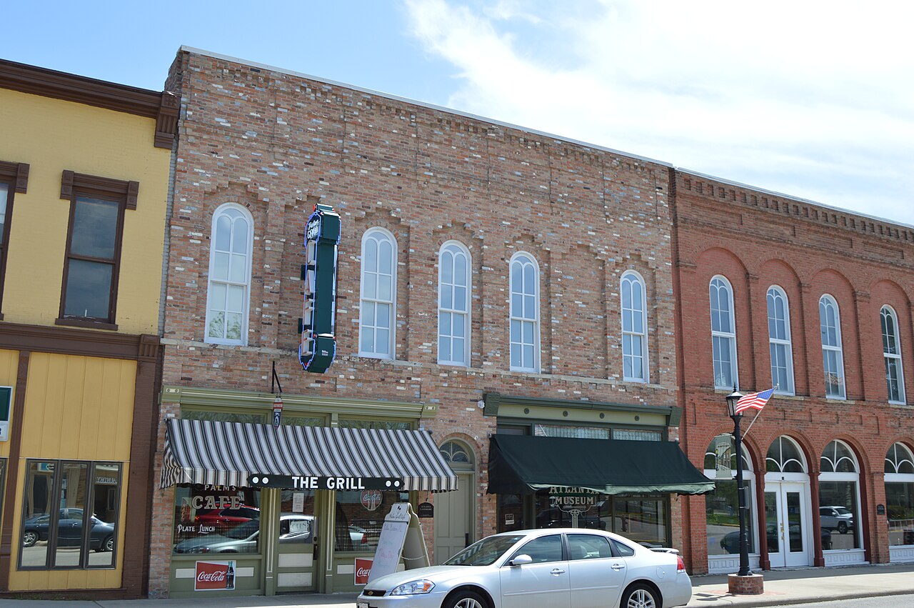 Front of the Downey Building , located at 110-112 SW