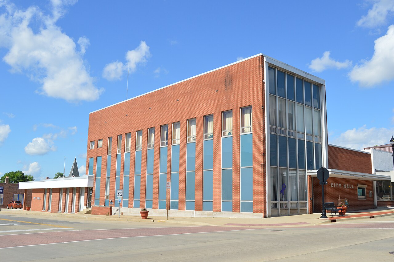 Front and western side of the Vandalia city hall, located at 431 W