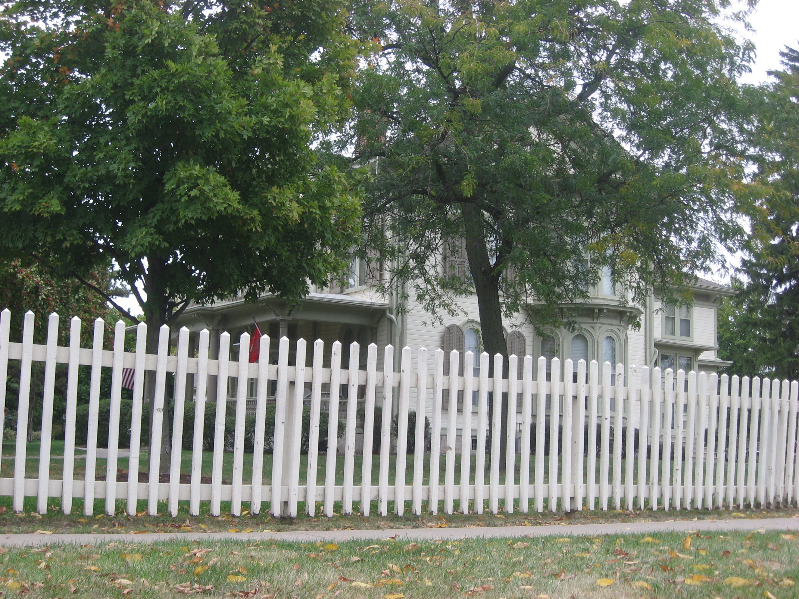 Side and front of the Ivory Quinby House , located at 605 N