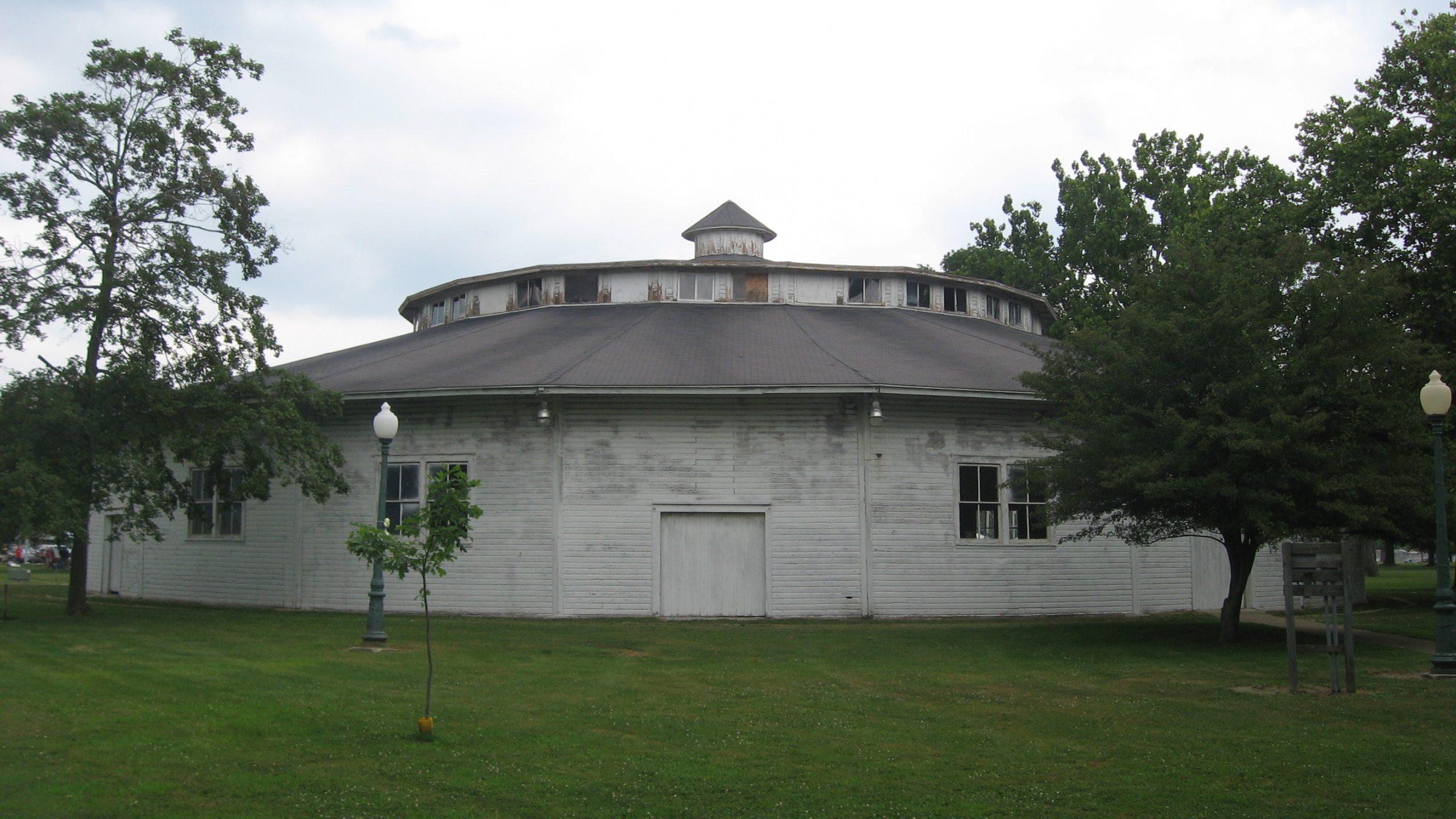Southern side of the Shelbyville Chautauqua Auditorium , located on the grounds of Forest Park in Shelbyville , Illinois , United States
